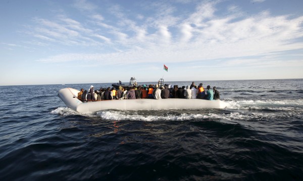 Лодка потъна край Либия, 84 души - в неизвестност