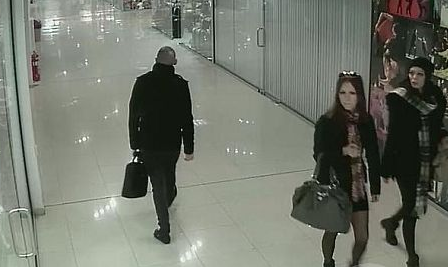 Добре изглеждащи крадли задигнаха чантата на продавачка в търговски център под тепетата (СНИМКА)
