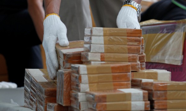 Турски митничари спипаха 600 кг хероин в тир, пътуващ към България