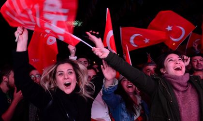 Партията на Ердоган не се отказва, ще се бори за Анкара