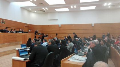 С 49:0: Гласуваха по-ниски данъци за автомобилите в Пловдив