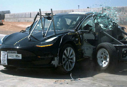 Американците: Tesla Model 3 е най-безопасният автомобил (ВИДЕО)