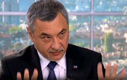 Бомба на Симеонов: Турски джип със СРС-та подслушва