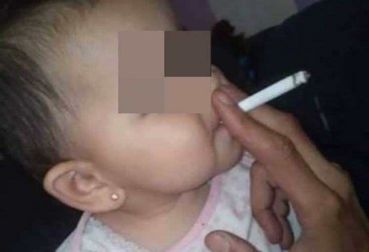 БАЩА ЗА ПРИМЕР! Ром от Лом показва бебето си със запалена в устата цигара (ШОКИРАЩИ СНИМКИ)