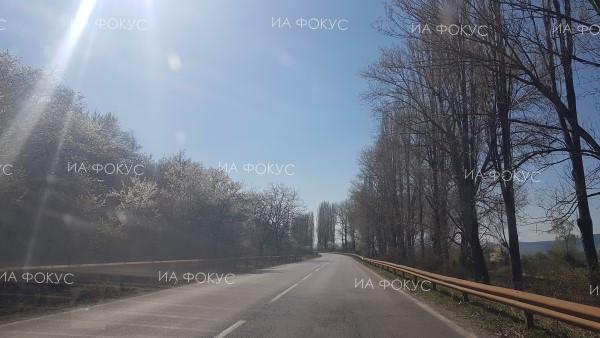 Габрово: Забранено е движението на тежкотоварни автомобили над 10 тона по пътя между Крамолин и Велико Търново заради намален габарит на пътното платно при км 26