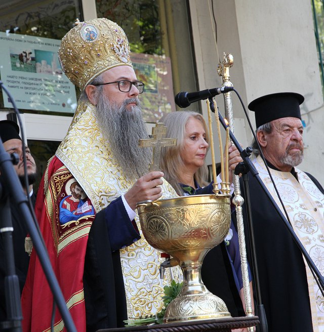 Дядо Николай иска часове по вероучение