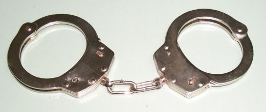 Задържаха петричанин, крал телефони от коли