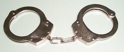 Задържаха петричанин, крал телефони от коли