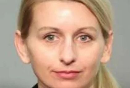 Арестуваха млада даскалица, натискала ученик за орален секс