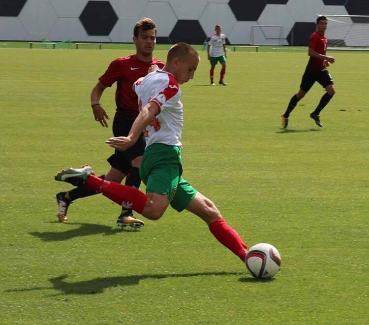 Защитник от Черно море с повиквателна за България U18