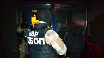 Маскирани щурмуваха къща на разврата и останаха без думи от видяното! Всяка нощ се чували писъци и се вихрели оргии с дете