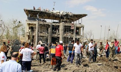 Трима загинали и над 50 ранени при взрива в турския град Елязъг