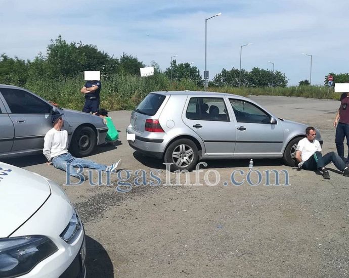 Зрелищна акция в Сарафово! Арестуваха жена и двама мъже