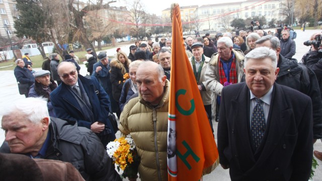 Десетки изпратиха вицепрезидента Тодор Кавалджиев