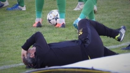 Пернишката агитка стовари камък върху главата на старши треньора на Миньор