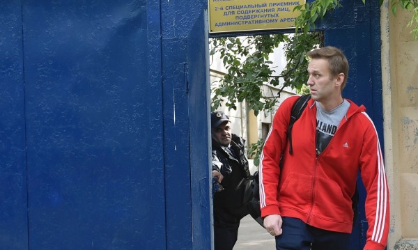 Навални излезе и руската полиция пак го прибра в… ареста