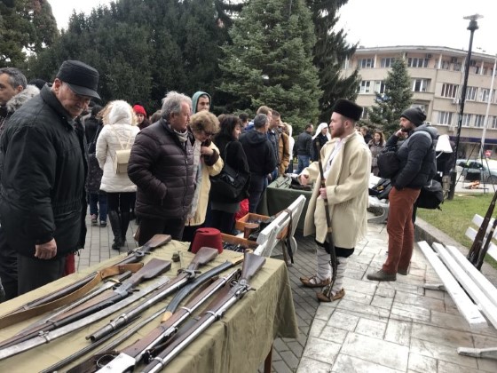 Велико Търново: Изложба в центъра на града представя въоръжение и униформи от Руско-турската освободителна война