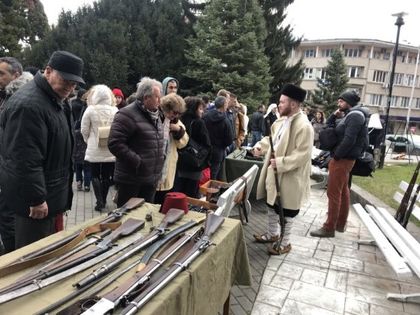 Велико Търново: Изложба в центъра на града представя въоръжение и униформи от Руско-турската освободителна война