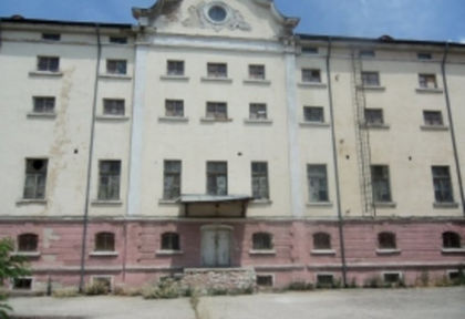 Пореден бивш тютюнев склад в Хасково на тезгяха – цената гони 1 милион