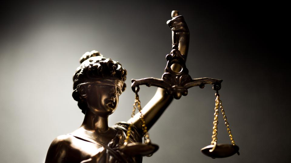 Юристи на протест заради правата на арестантите