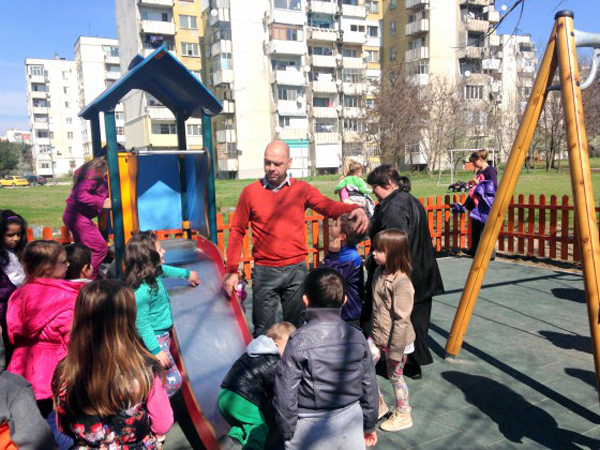 Откриват нова детска площадка в "Тракия"