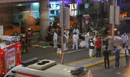 Жертвите на атентата в Истанбул нараснаха на 43-има