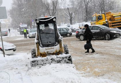Снежната стихия, която се очакваше да връхлети страната, вече е тук! Снегът падна, а... (СНИМКИ)