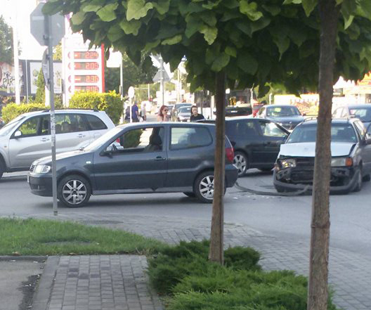 СНИМКИ: Верижна катастрофа на Брезовско шосе в Пловдив