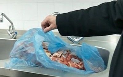 Държавата купува на завишени цени храната за бежанците
