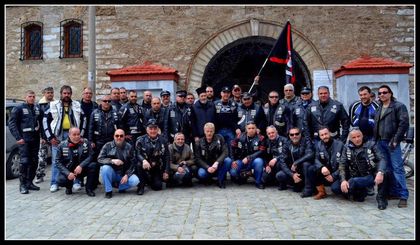 Вагабондс: Самозванци приеха в клуба си 3-ма полицаи, изнасилвач и 5 доносника!