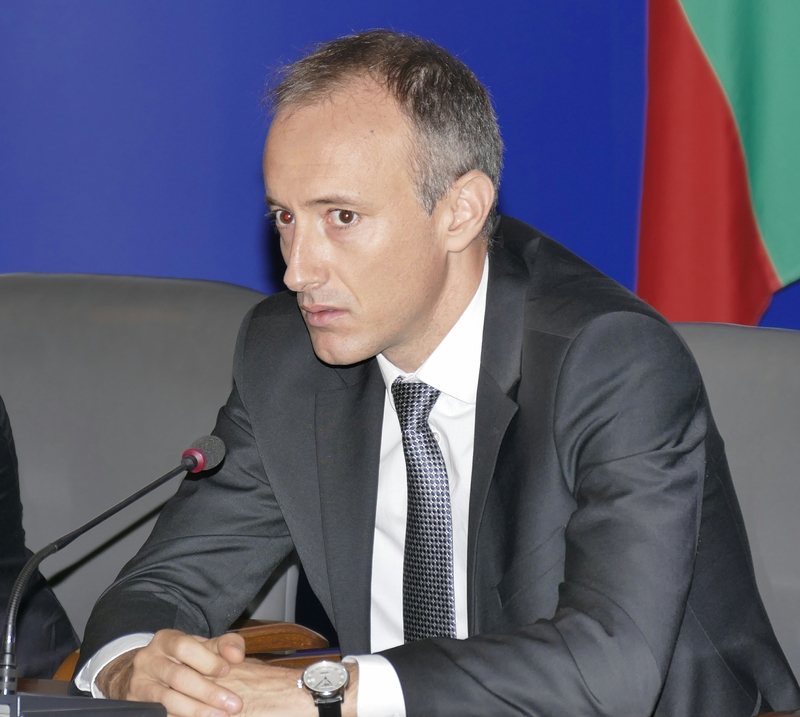 Министър Красимир Вълчев: Надяваме се със законовите промени на ГЕРБ случаите на спрени семейни помощи да намалеят