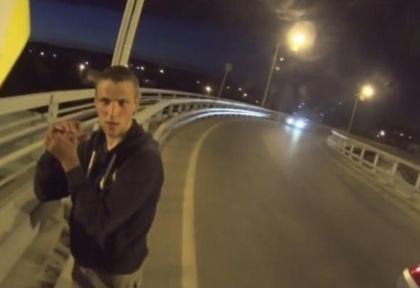 Моторист спаси момче от самоубийство (ВИДЕО)