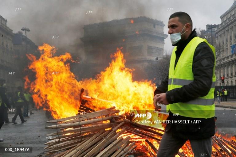 AFP: По време на протестите в събота в Париж са ранени 133 души, а 378 са арестувани