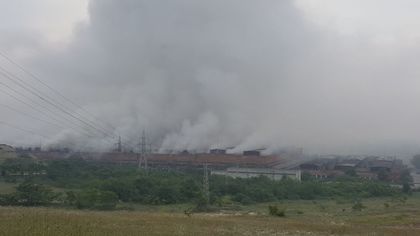 Отново пожар в Шишманци! Гори същият цех, 4 пожарни са на място!