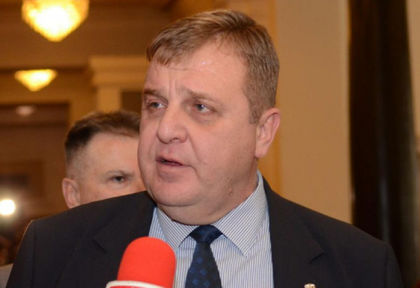 Обсъждат мерките на на Каракачанов за интеграция на ромите