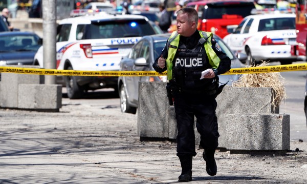 Кървав ужас в Торонто след умишлена катастрофа с ван