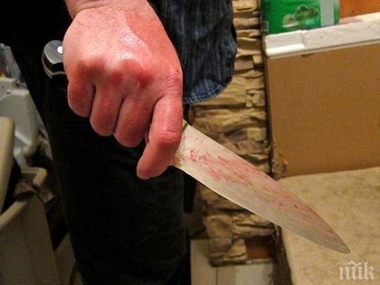 БРУТАЛНО! Мъж закла свой познат заради религиозни разногласия