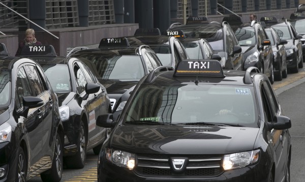 Шофьори на таксита мамят пътниците на белгийско летище