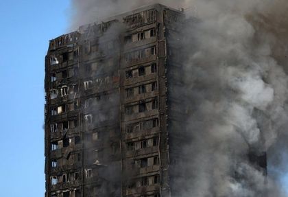 Очевидец с разтърсващ разказ за огнения кошмар в Лондон: Видях да горят хора (ВИДЕО)