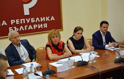 Омбудсманът Мая Манолова вкарва закон за личния фалит