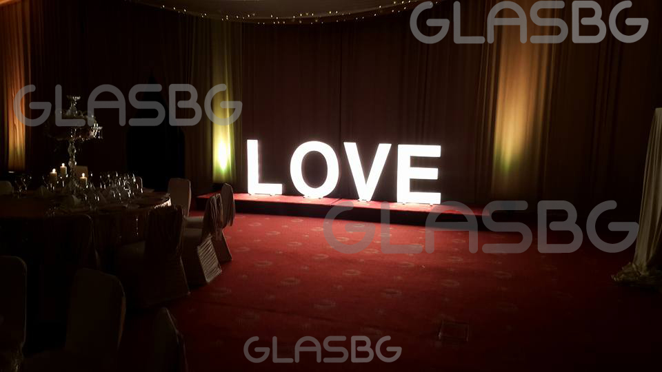 САМО в Glas.bg! Първият танц на Пиронкова и Мирчев! Обстановката ще ви остави без думи! СНИМКИ