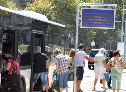Баба падна от рейса, остана без крак