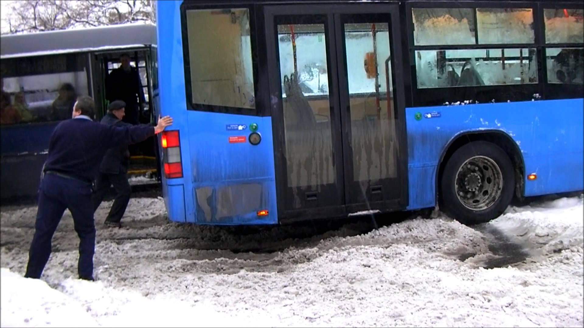 Автобус отнесе пешеходец в Пловдивско, пострадалият е с опастност за живота