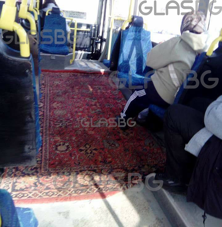 От Северозапада: Постлаха килим в междуселски автобус