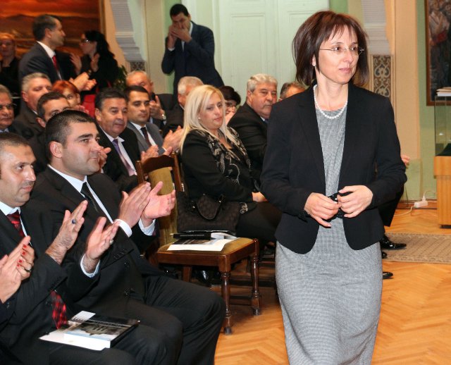 Гласуват 5-ма заместници на Савина Петкова