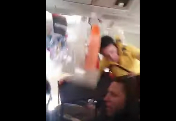 Брутално ВИДЕО със стюардеса от кошмара с българския самолет (СНИМКИ)