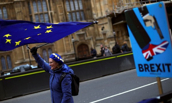 Здраве, застраховки, паспорти, внос – какво ще ви струва Brexit без сделка?