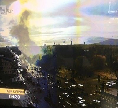 Автобус гори на Орлов мост в София (ВИДЕО)