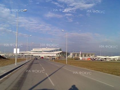 Летище София временно разреши излитания и кацания на самолети