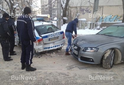 Куриоз във Враца: Полицай с мощно „Ауди“ се натресе в патрулка (СНИМКИ)
